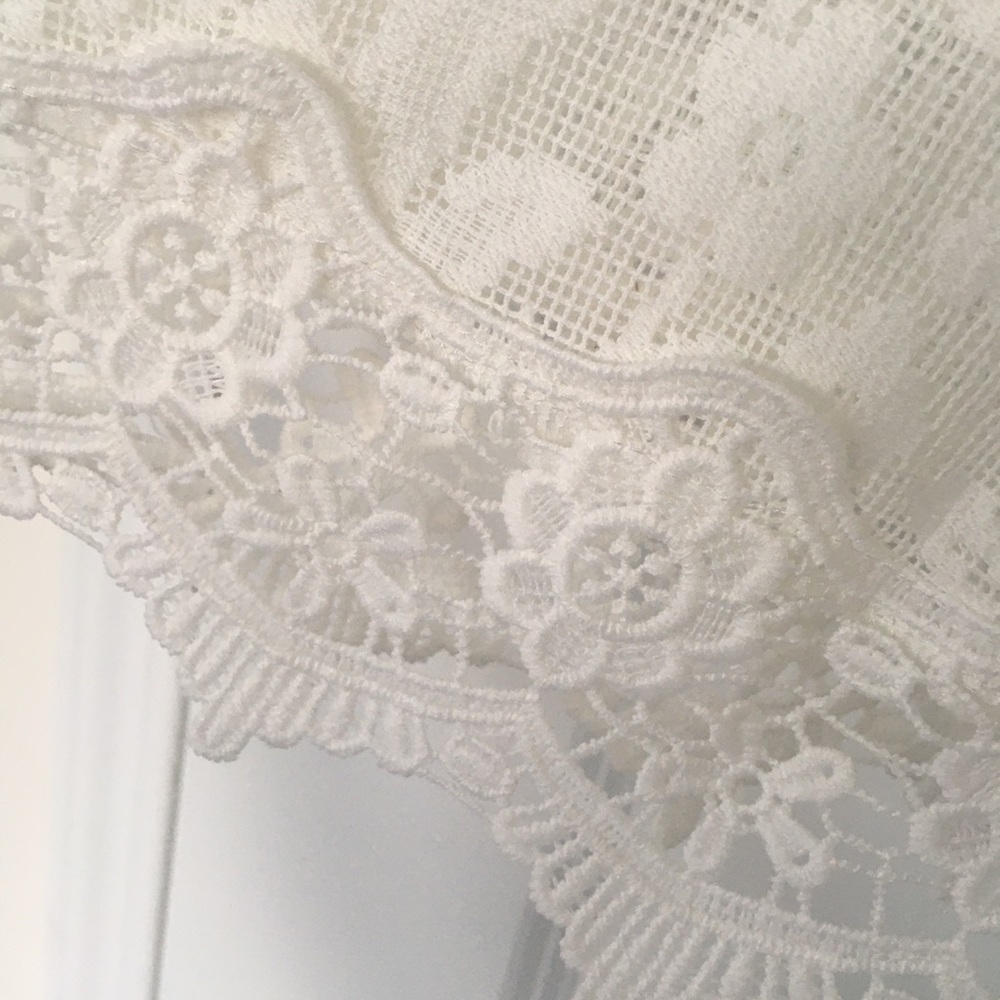 Crochet/Lace Cropped Top in White - Size Medium - Picture 7 of 7
